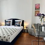 La Renaissance - *