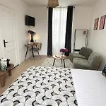 La Renaissance - *